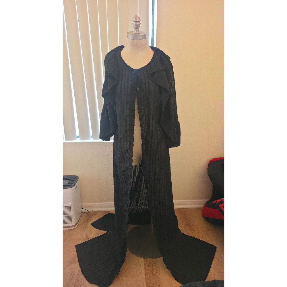 TOV Inc robe